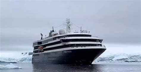 Terrifying video of people traveling through Drake Passage has。